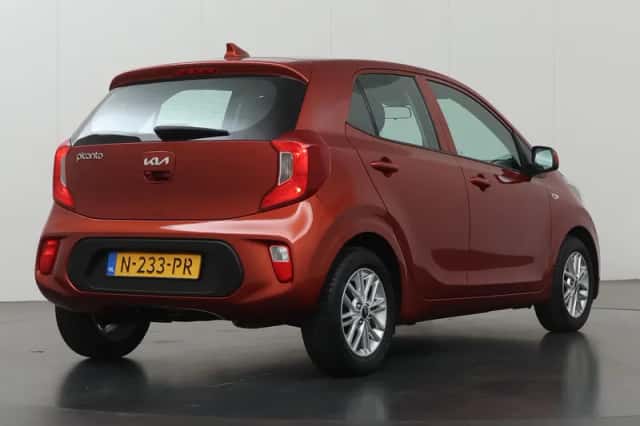 Kia Picanto (2021) thumbnail 2