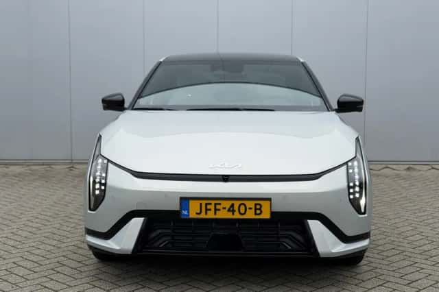Kia EV4 (2025) thumbnail 2