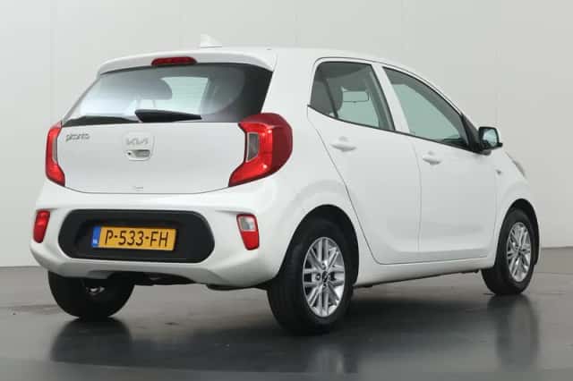 Kia Picanto (2022) thumbnail 2