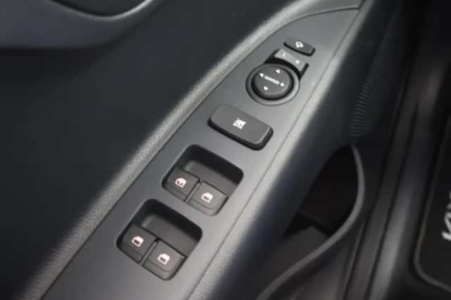 Kia Stonic (2025) thumbnail 32