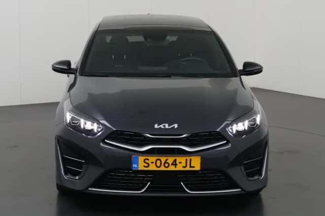 Kia Ceed (2023) thumbnail 3
