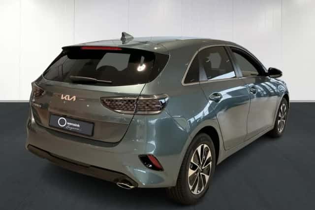Kia Ceed (2025) thumbnail 2
