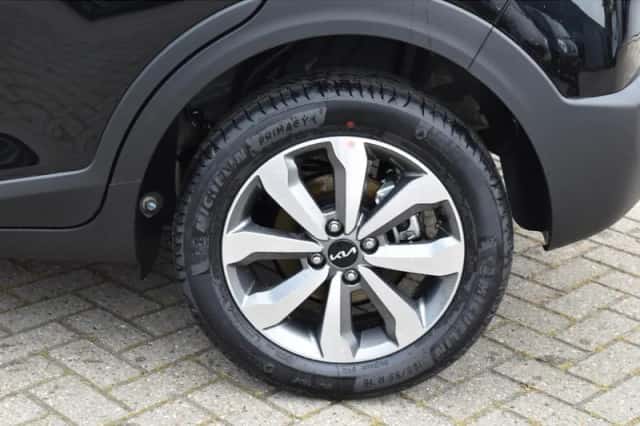 Kia Stonic (2025) thumbnail 3