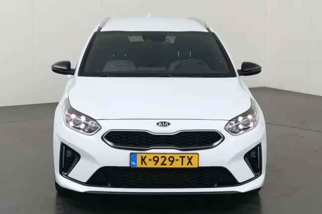 Kia Ceed Sportswagon (2021) thumbnail 3