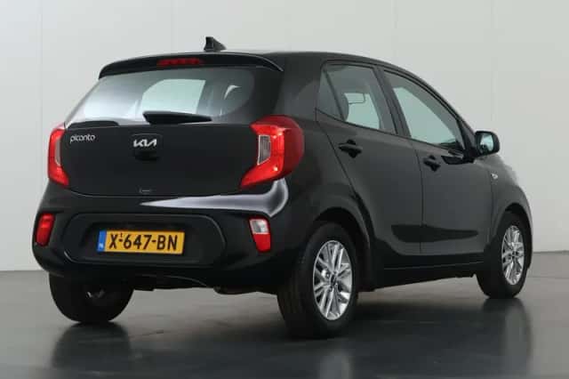Kia Picanto (2023) thumbnail 2