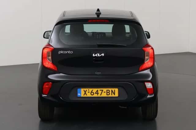Kia Picanto (2023) thumbnail 4