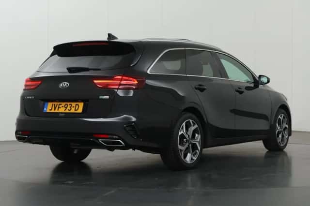 Kia Ceed Sportswagon (2021) thumbnail 2