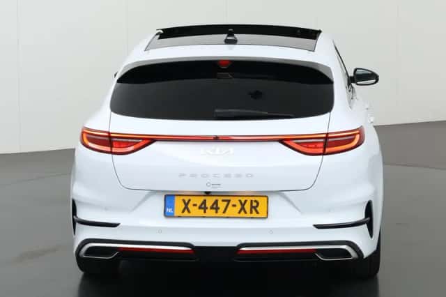 Kia Proceed (2024) thumbnail 4