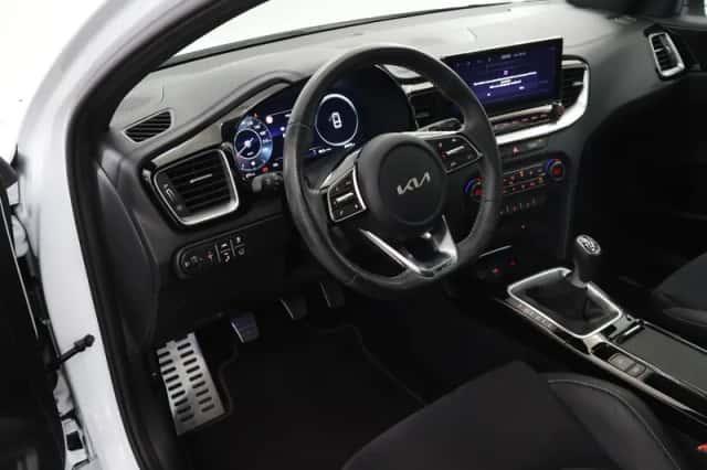 Kia Proceed (2024) thumbnail 7