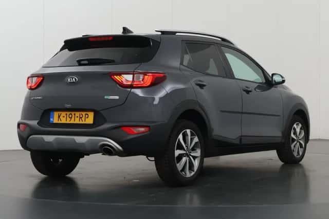 Kia Stonic (2021) thumbnail 2