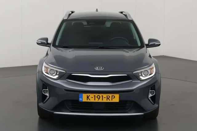 Kia Stonic (2021) thumbnail 3