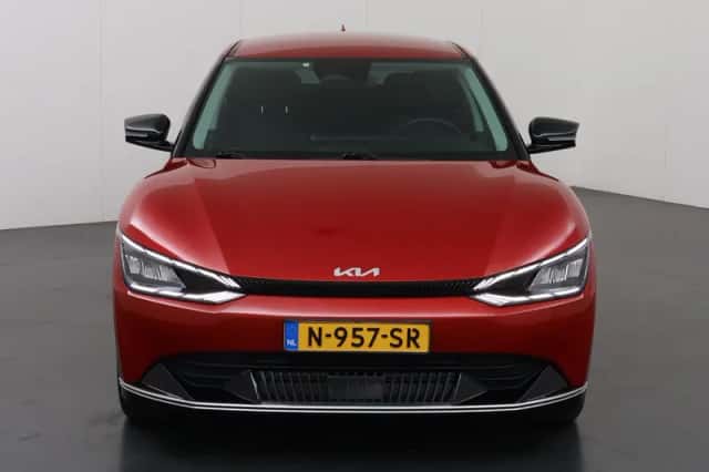 Kia EV6 (2021) thumbnail 3