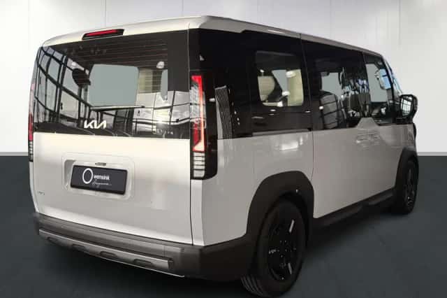 Kia PV5 Passenger (2026) thumbnail 2