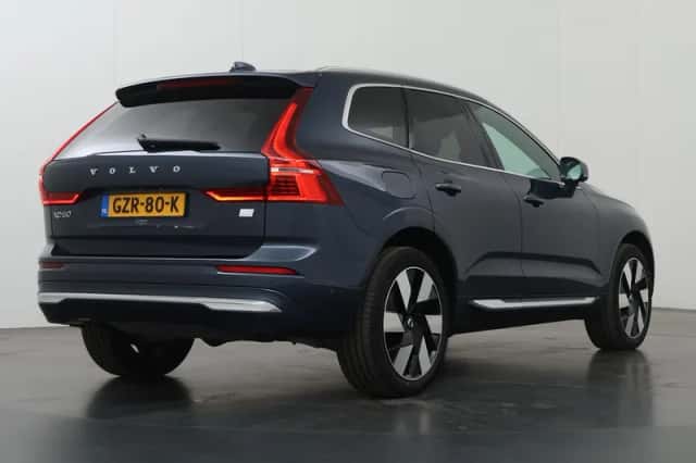 Volvo XC60 (2024) thumbnail 2