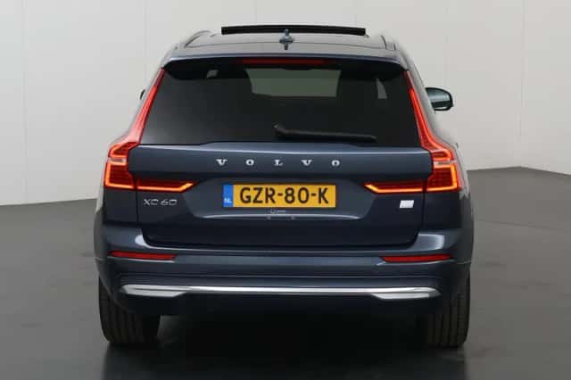 Volvo XC60 (2024) thumbnail 4