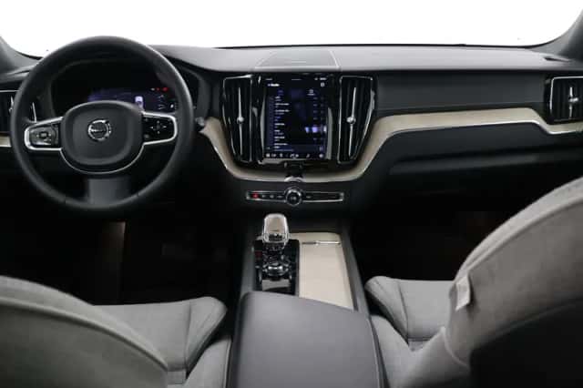 Volvo XC60 (2024) thumbnail 9