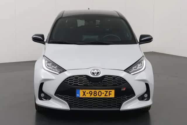 Toyota Yaris (2022) thumbnail 3