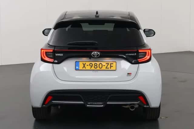Toyota Yaris (2022) thumbnail 4