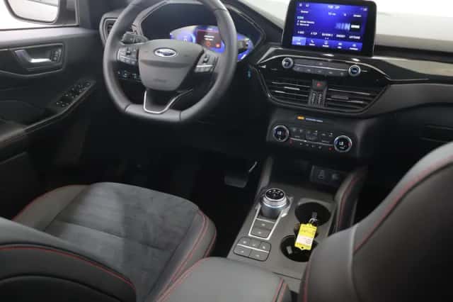 Ford Kuga (2022) thumbnail 10