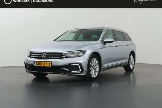 Volkswagen Passat (2023) thumbnail 1