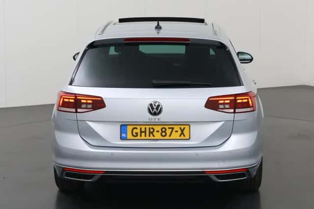 Volkswagen Passat (2023) thumbnail 4