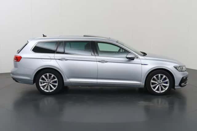 Volkswagen Passat (2023) thumbnail 6