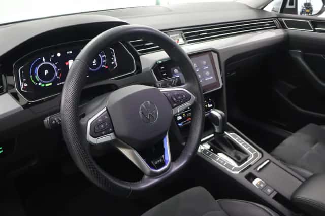 Volkswagen Passat (2023) thumbnail 8