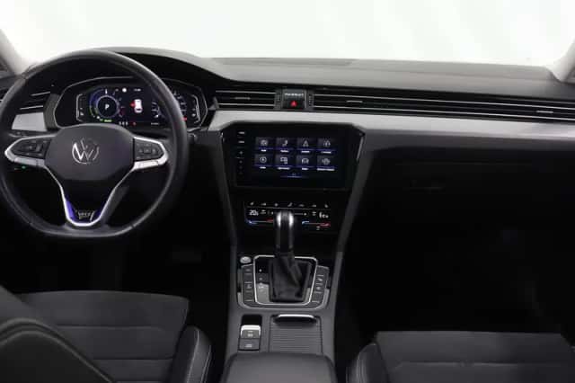 Volkswagen Passat (2023) thumbnail 9