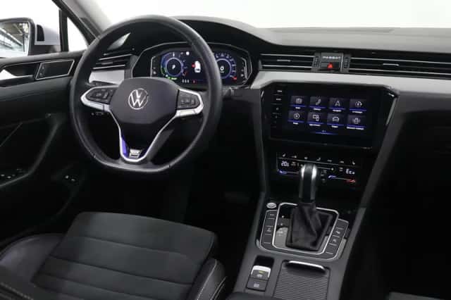 Volkswagen Passat (2023) thumbnail 10