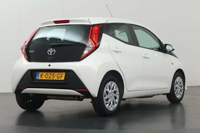 Toyota Aygo (2020) thumbnail 2