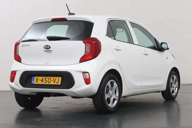 Kia Picanto (2021) thumbnail 2