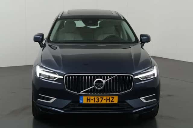 Volvo XC60 (2020) thumbnail 3
