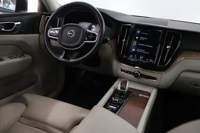 Volvo XC60 (2020) thumbnail 9