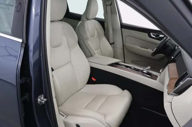 Volvo XC60 (2020) thumbnail 10