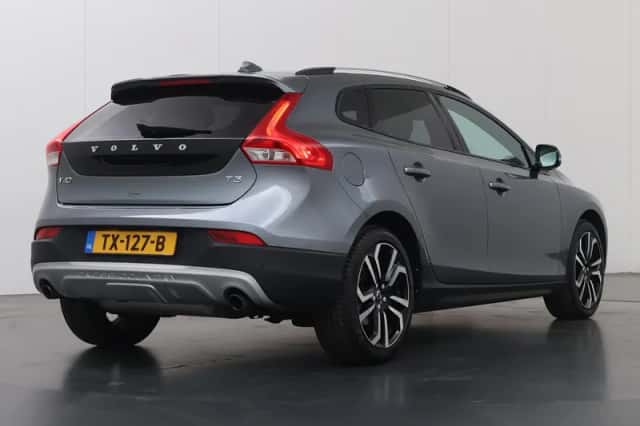 Volvo V40 (2017) thumbnail 2