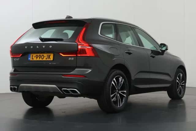 Volvo XC60 (2021) thumbnail 2