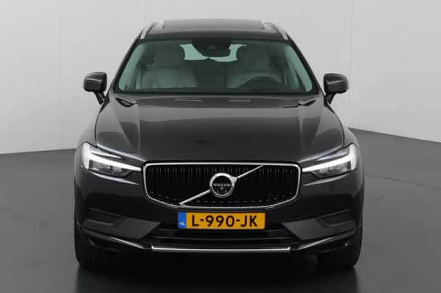 Volvo XC60 (2021) thumbnail 3