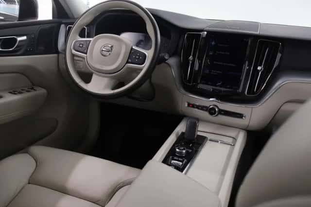 Volvo XC60 (2021) thumbnail 8