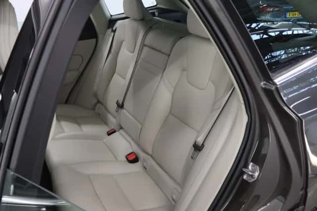 Volvo XC60 (2021) thumbnail 10