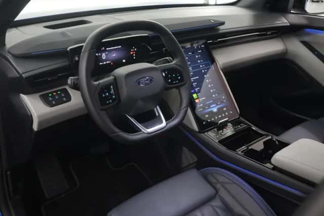 Ford Explorer (2024) thumbnail 8