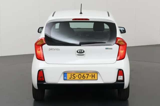 Kia Picanto (2016) thumbnail 4
