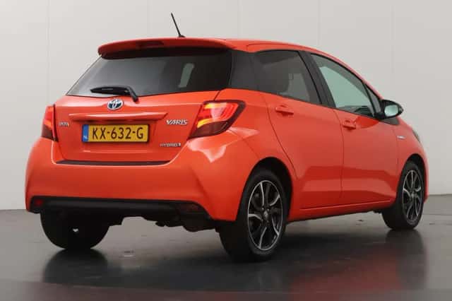 Toyota Yaris (2016) thumbnail 2