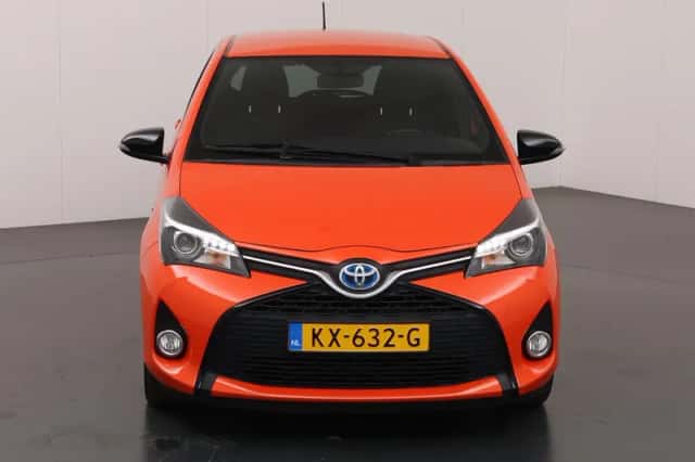 Toyota Yaris (2016) thumbnail 3