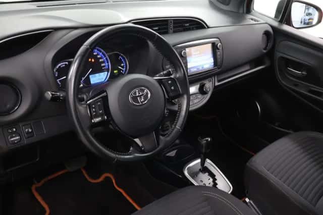 Toyota Yaris (2016) thumbnail 7