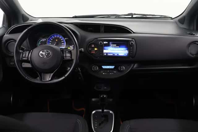Toyota Yaris (2016) thumbnail 8
