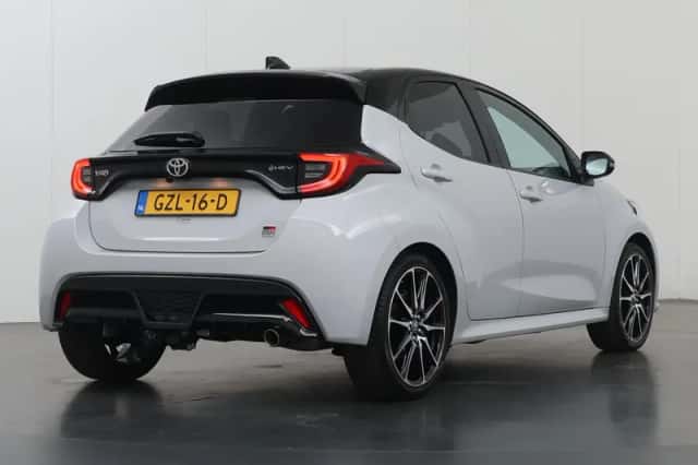 Toyota Yaris (2025) thumbnail 2