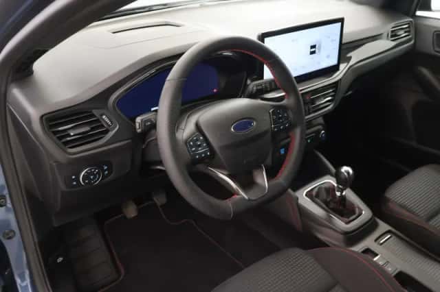 Ford Focus (2023) thumbnail 7