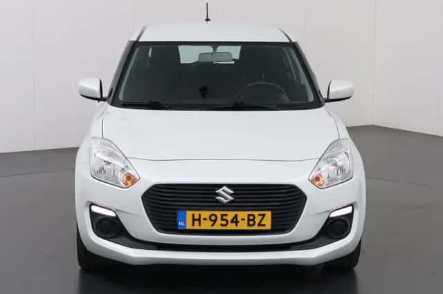 Suzuki Swift (2020) thumbnail 3