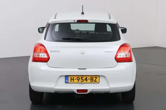 Suzuki Swift (2020) thumbnail 4