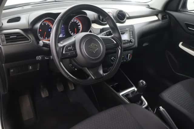 Suzuki Swift (2020) thumbnail 7